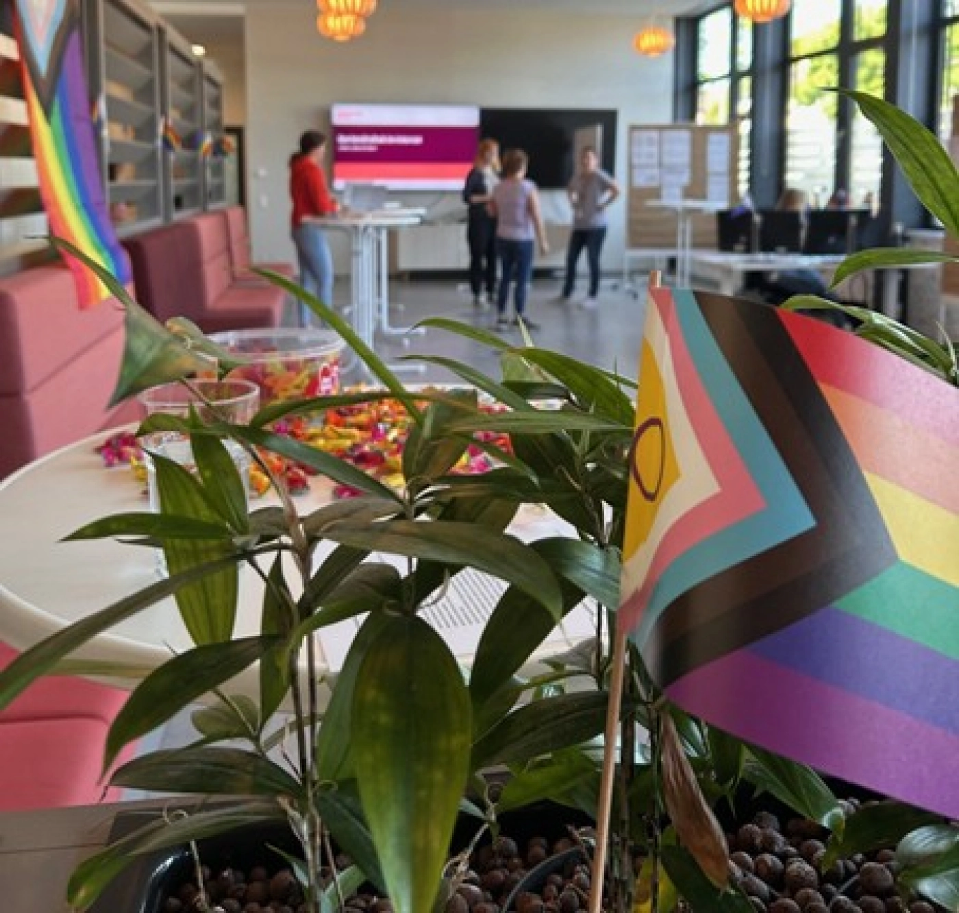 Seit 2021 ist die Deutsche Niederlassung Mitglied in der Charta der Vielfalt. Das internationale Team begeht den Diversity-Tag jährlich mit einem Event im Campus Hamburg. Wir sind überzeugt davon, dass diverse Teams wichtig sind.